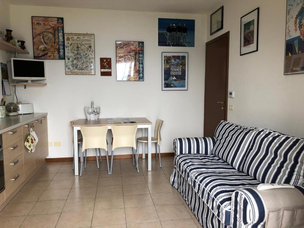 Villa Mirella: Casa Vista Lago Con Piscina ริวา ดิ ซอลโต ภายนอก รูปภาพ